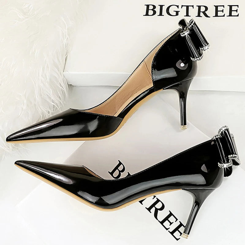 Patent Leather Women Pumps With Kitten Heels And Back Bowknot Design
