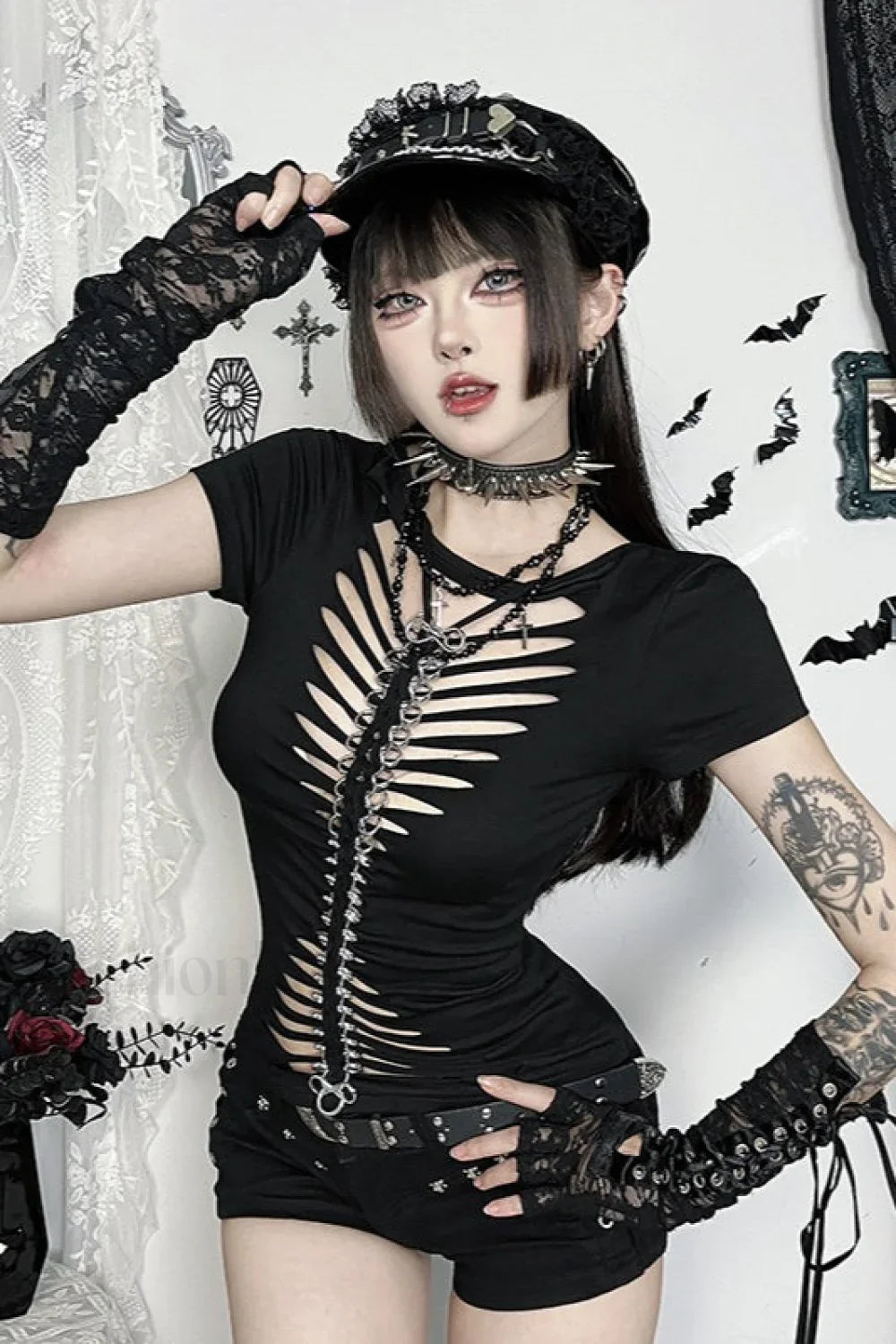 Gothic Bone Chain Buckle T-Shirt Black / S