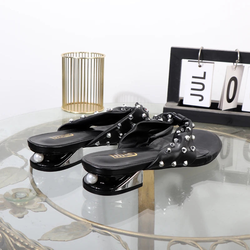 Modern Ladies Low Heeled Leather Flat Sandals For Summer Outdoor Fashion