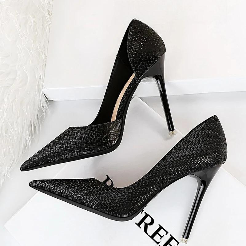 Red Women Pumps With New Weave Pattern High Heels Black / 34