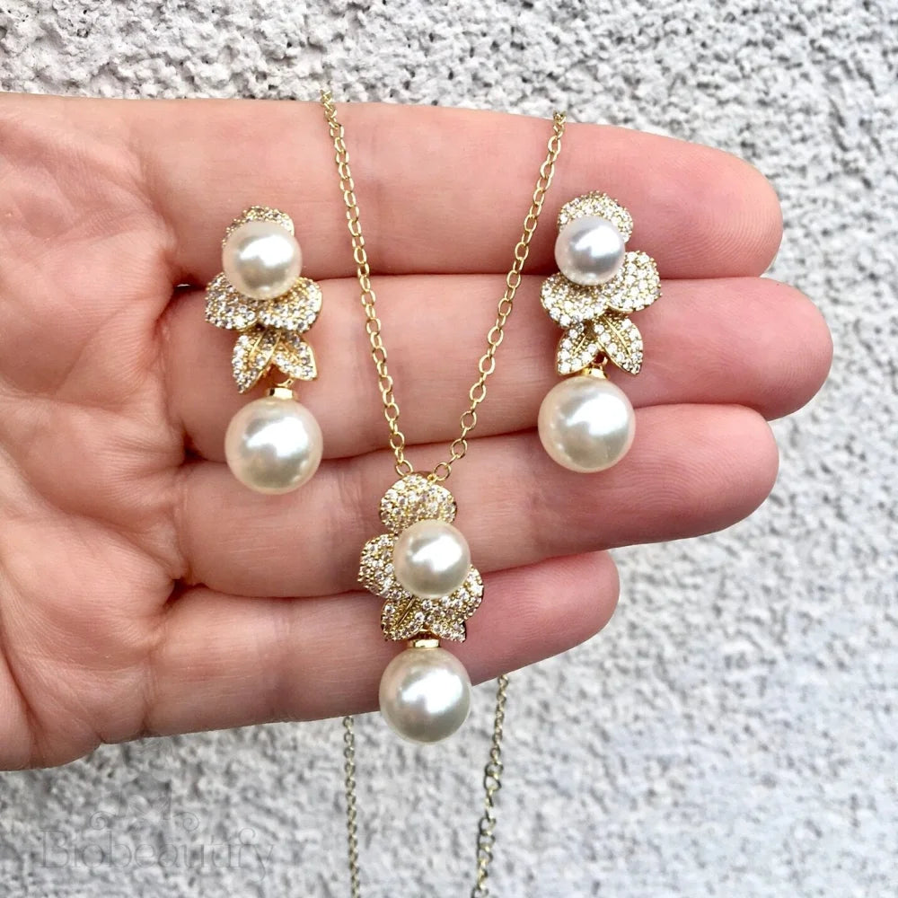 Cambria Pearl Bridal Necklace In Gold And Silver