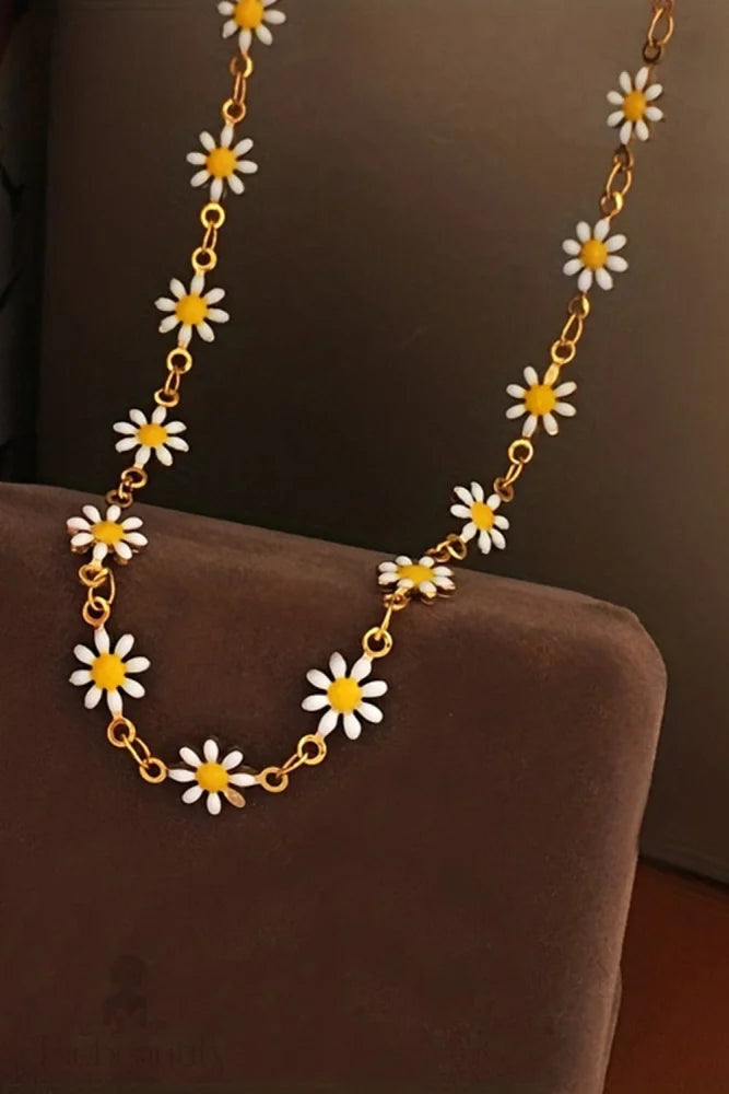 Daisy Alloy Choker Necklace With Adjustable Chain Gold / One Size