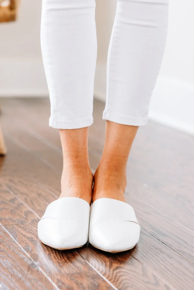 Easy Decisions White Mules 6 /