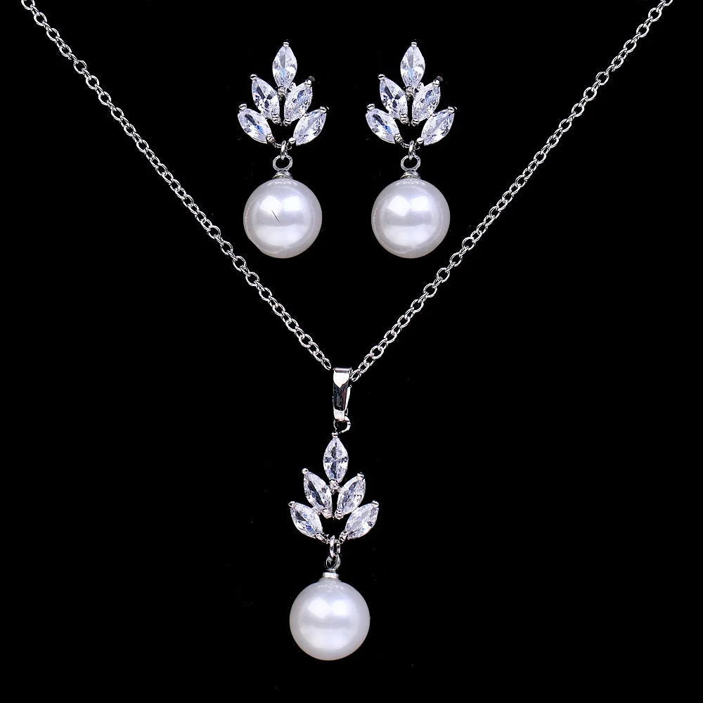 Etta Jewelry Set With Pearls And Cubic Zirconia In Silver Rose Gold