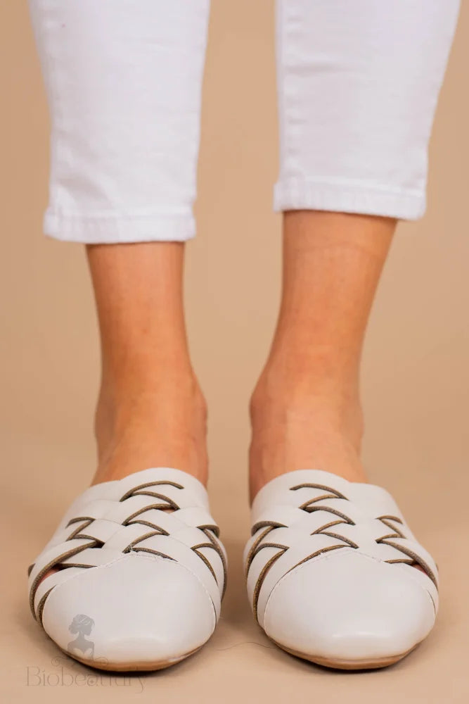 Ivory White Flat Mules For Lunch Date 6.5 /