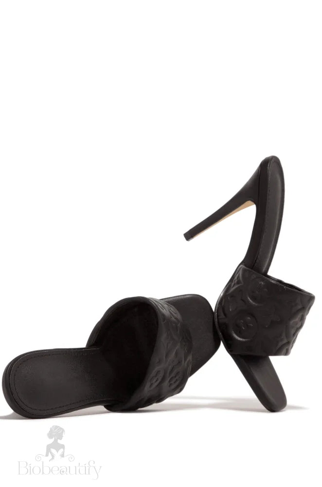 Judith Black Heels 8 /