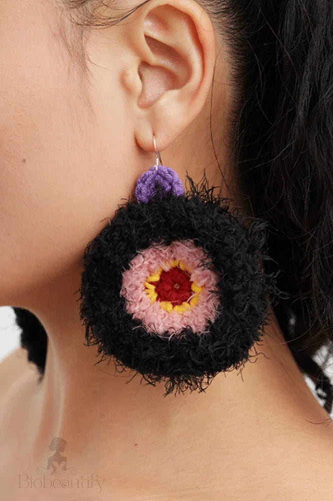 Macaron Plush Round Earrings Black