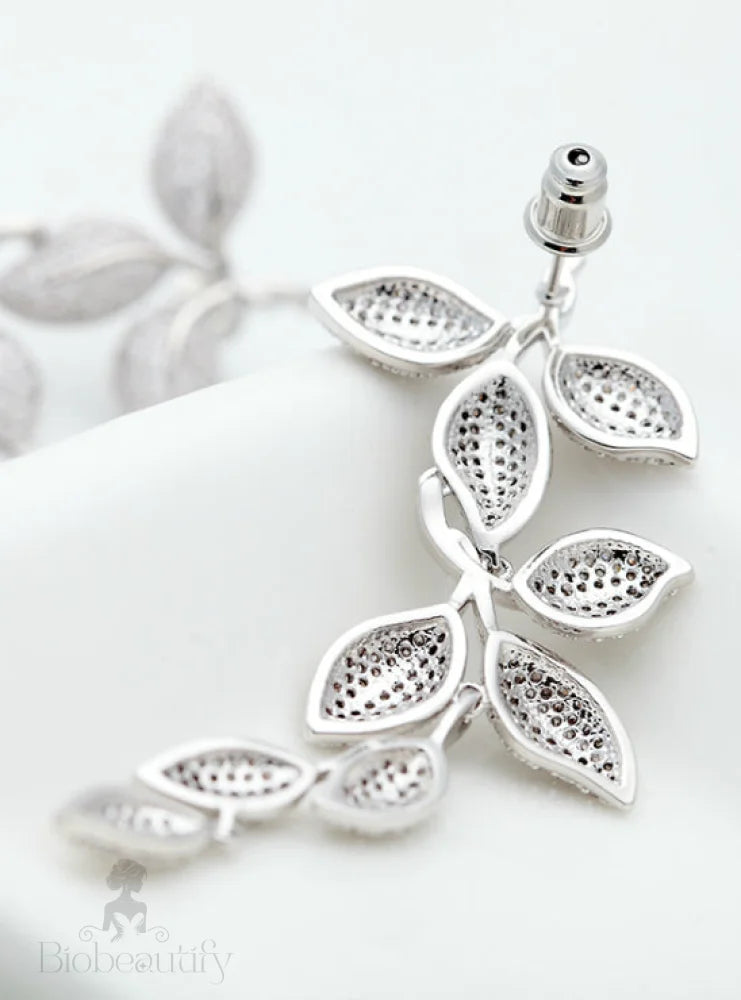 Noble Tiny Leaf Shape Drop Earrings