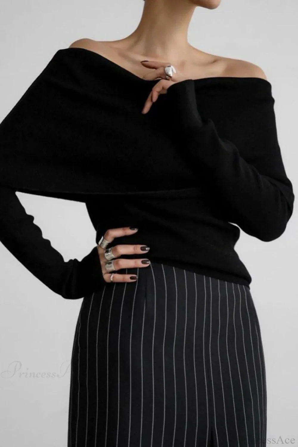 Off-Shoulder Fitted Long-Sleeve Knit Top